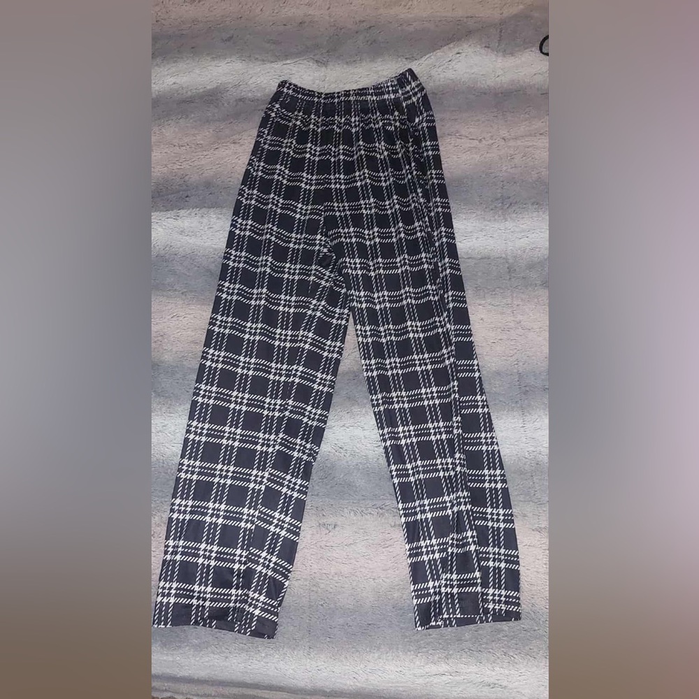 SHEIN women’s black and white plaid leggings